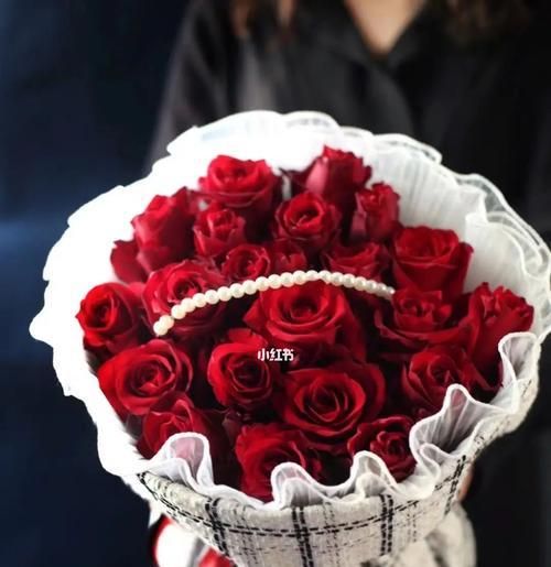 解读19朵红玫瑰代表的意思（探究红玫瑰所代表的浪漫情感与内涵）