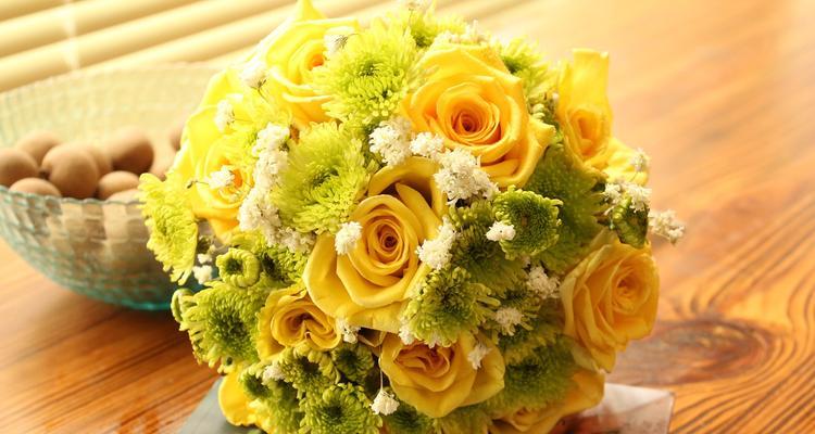解读黄玫瑰的花语（传递温暖、忠诚和感激之情，黄玫瑰花语与你分享）