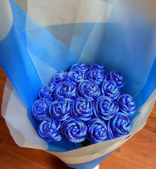 蓝玫瑰的含义与象征（探究蓝玫瑰的神秘面纱）