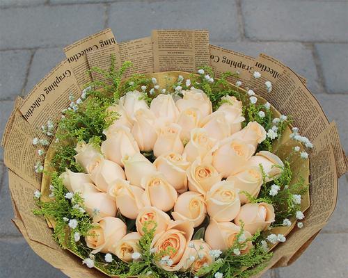 33朵香槟玫瑰的花语（探究香槟玫瑰所代表的爱情、浪漫和祝福）