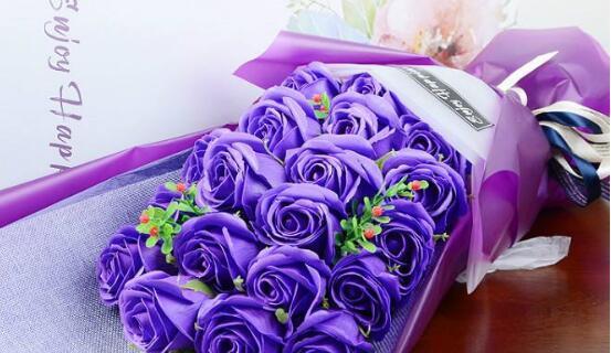 紫色玫瑰的花语和寓意（解读紫色玫瑰代表的情感和象征）