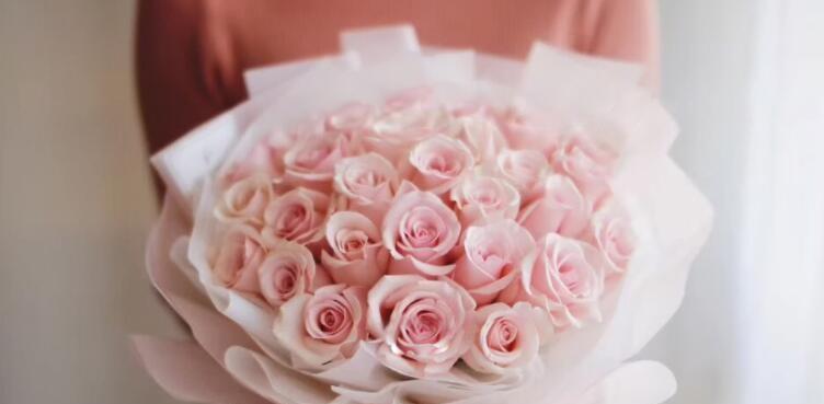 浪漫之花——粉玫瑰代表的意义（美丽、甜蜜、真爱，解析粉玫瑰的吉祥寓意）