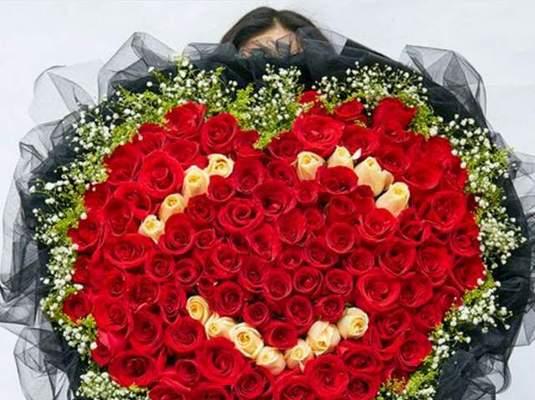 十一朵玫瑰的花语——爱与浪漫的象征（在花海中传递真挚的情感）