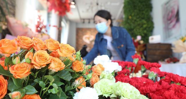 花店怎么保存鲜花时间长些（鲜花保鲜剂的制作方法）