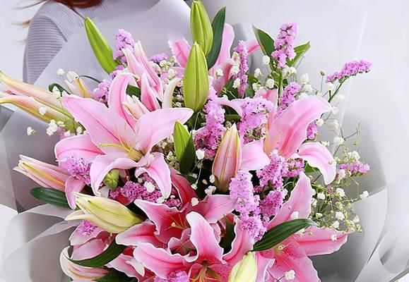 百合花（探索百合花的寓意与美丽）