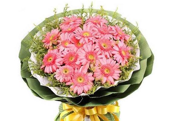 以花代表友谊的美好（向友人送上花朵）