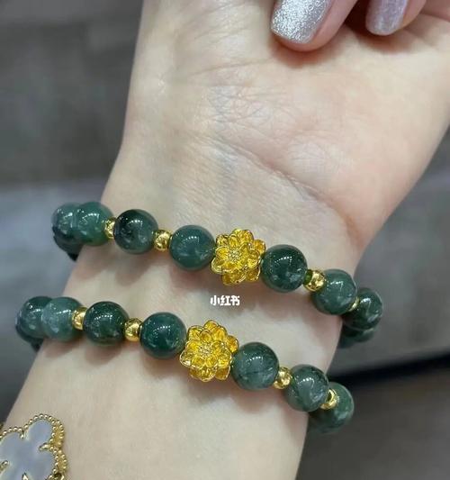 黄金莲花（静美的花朵闪耀的意义）