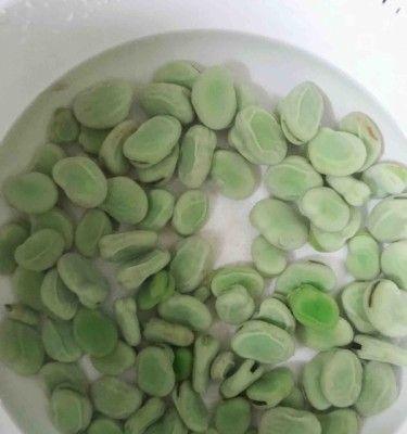 如何快速剥皮蚕豆（最有效的蚕豆剥皮方法）