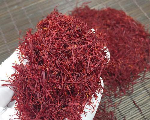 探秘藏红花的故乡（探寻藏红花的生产地和历史渊源）