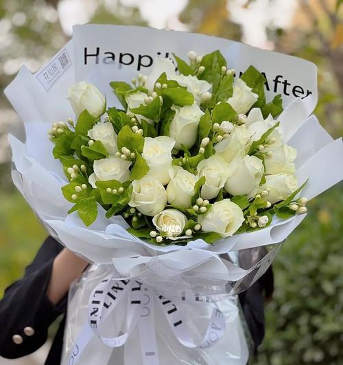 送白玫瑰代表什么？白玫瑰的花语和含义是什么？