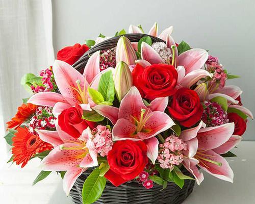 9支玫瑰搭配一个百合的花语是什么？如何正确搭配鲜花？