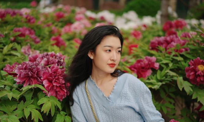 跟牡丹花拍人像怎么拍的好看呢