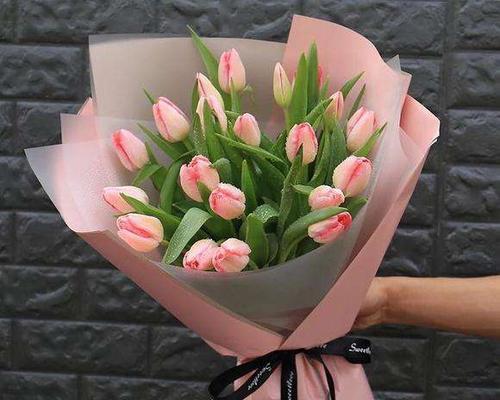 暧昧期间送玫瑰花合适吗？哪种颜色的玫瑰花更合适？