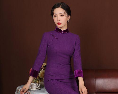 丝绒花卉旗袍布料紫色有何特点？