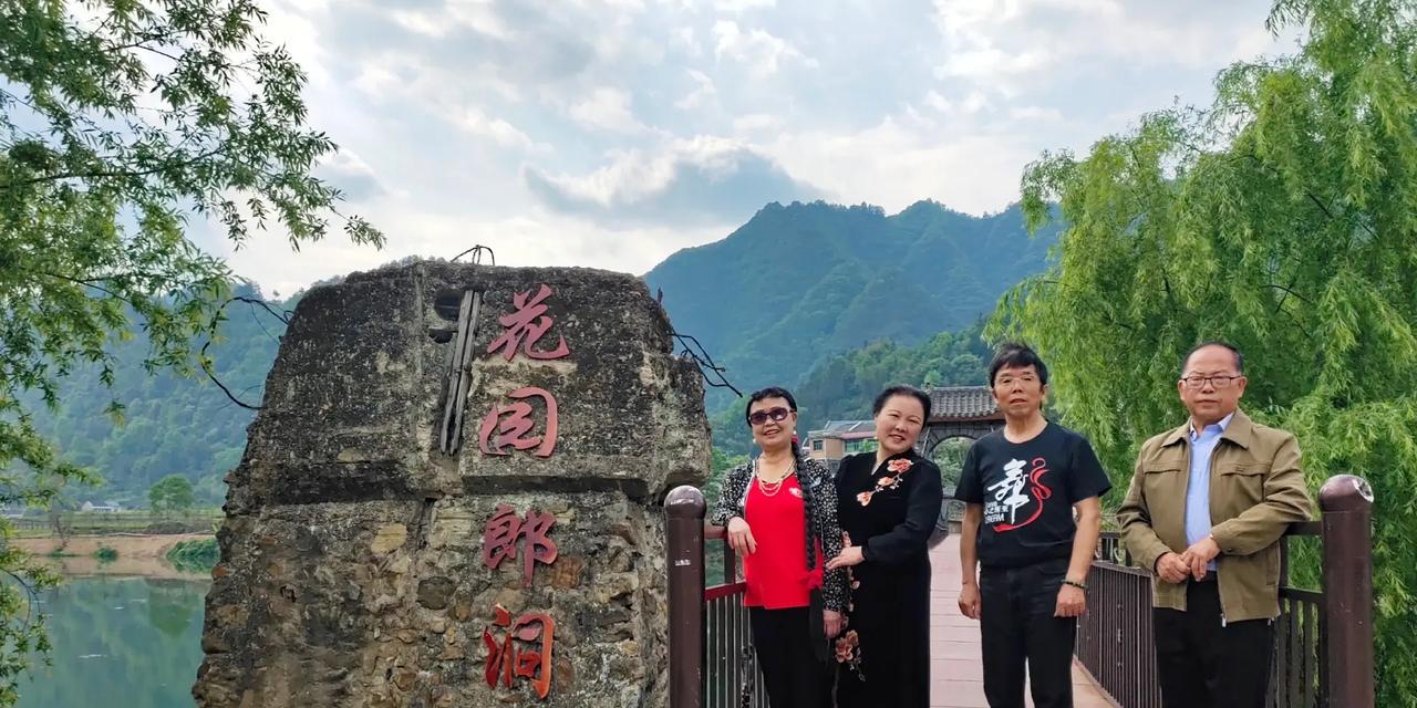 山洞玫瑰花的种植技巧和注意事项是什么？
