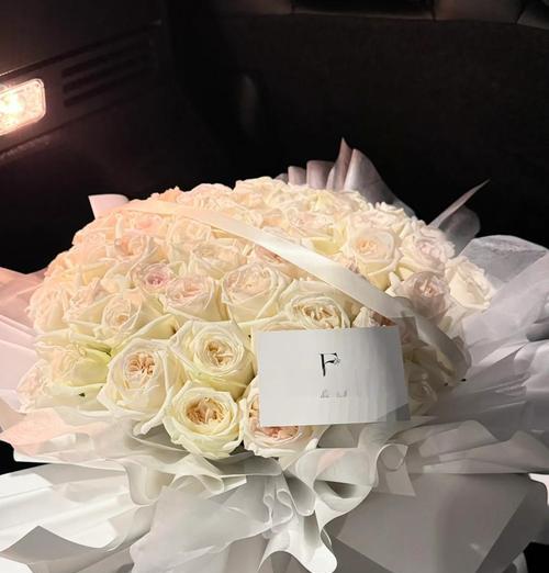 白玫瑰花语代表什么？送情人白玫瑰有何含义？