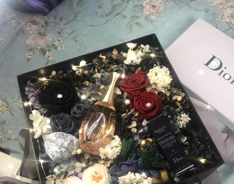 救星送玫瑰有何寓意？玫瑰花代表救星的含义是什么？