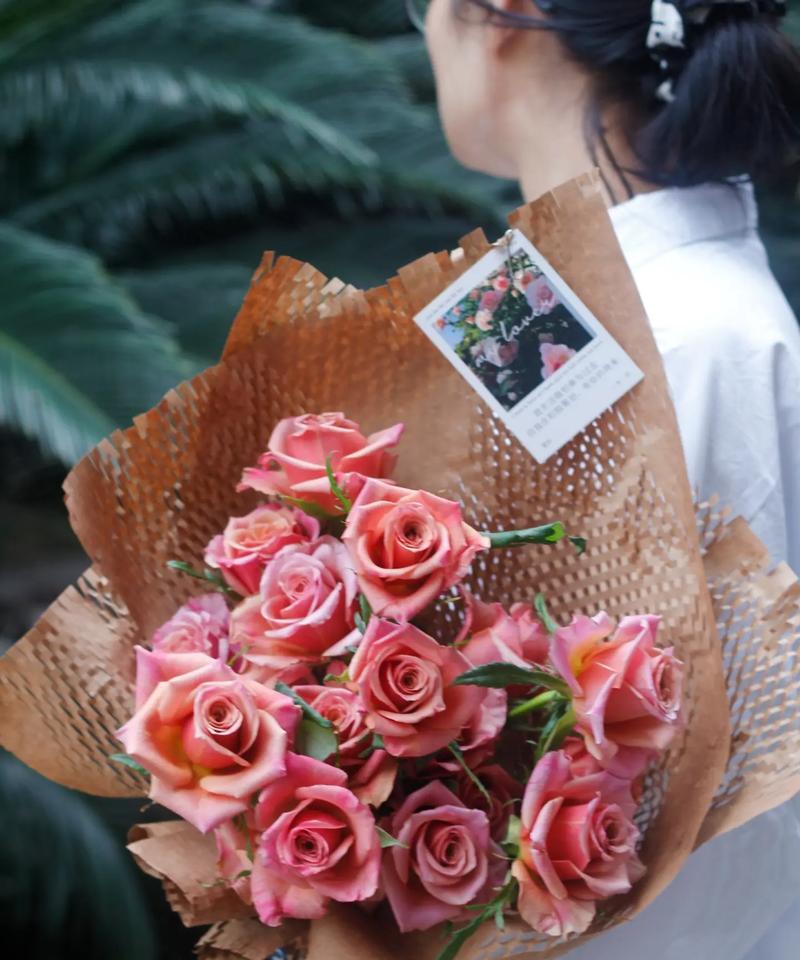 调香师玫瑰的花语有何特别之处？