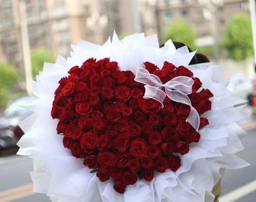 送玫瑰花时如何表达爱意？