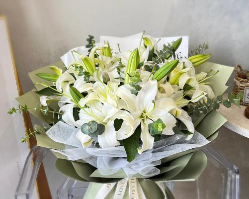 一束百合花的花语是什么？百合花束在送礼时的意义是什么？
